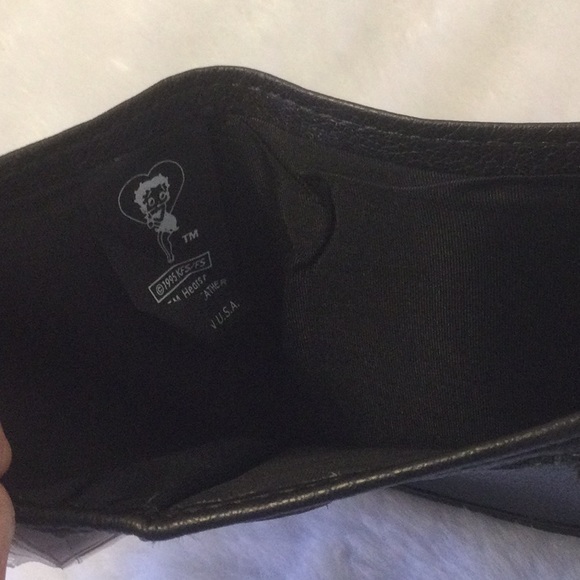 Betty Boop heart shaped wrist clutch - Picture 8 of 8